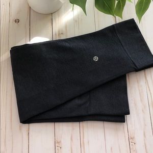 Size 4 Cropped Leggings - deep purple/blue color